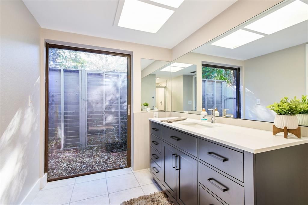 En Venta: $634,000 (4 camas, 2 baños, 1985 Pies cuadrados)