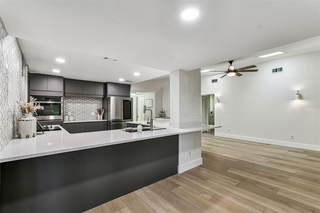 En Venta: $634,000 (4 camas, 2 baños, 1985 Pies cuadrados)