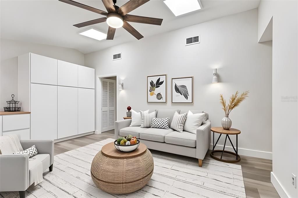 En Venta: $634,000 (4 camas, 2 baños, 1985 Pies cuadrados)