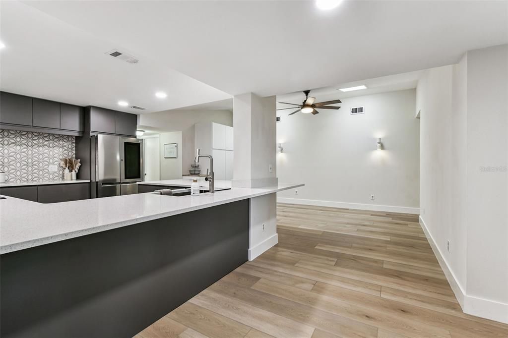 En Venta: $634,000 (4 camas, 2 baños, 1985 Pies cuadrados)