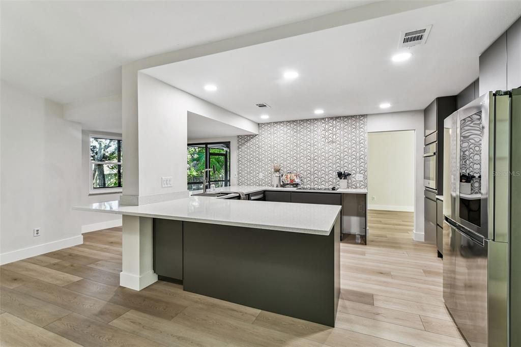 En Venta: $634,000 (4 camas, 2 baños, 1985 Pies cuadrados)