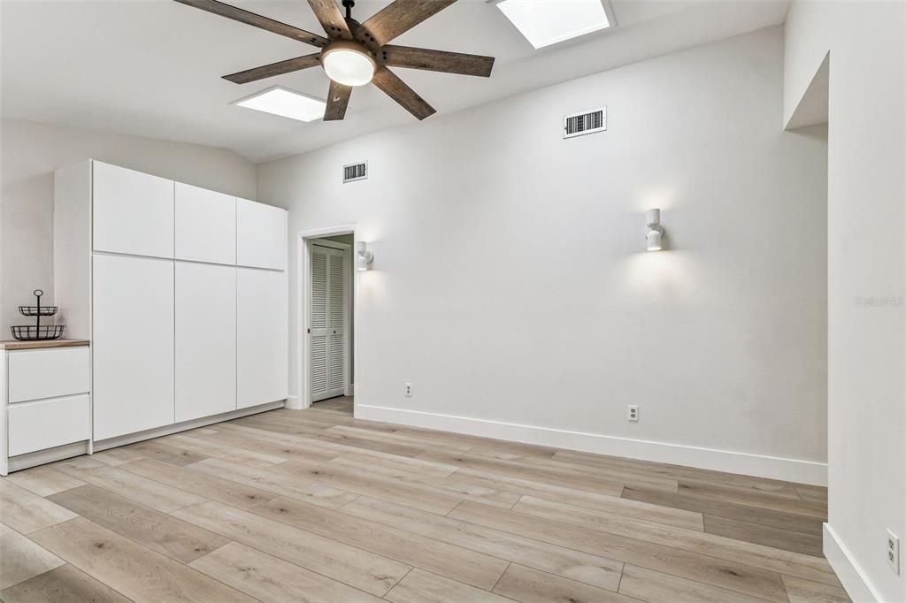 En Venta: $634,000 (4 camas, 2 baños, 1985 Pies cuadrados)