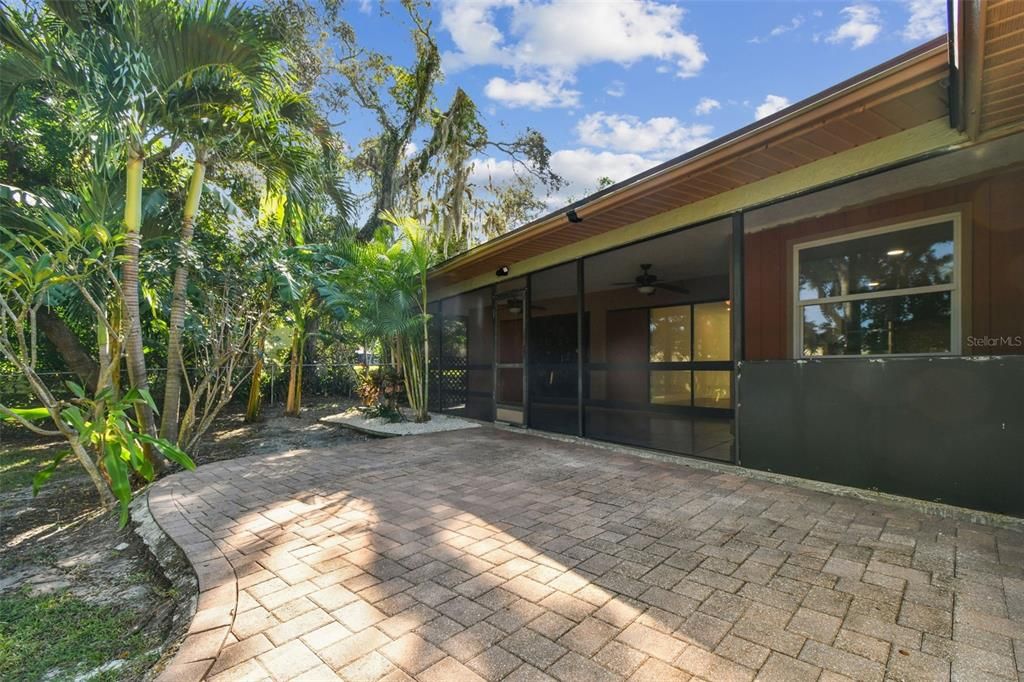 En Venta: $634,000 (4 camas, 2 baños, 1985 Pies cuadrados)