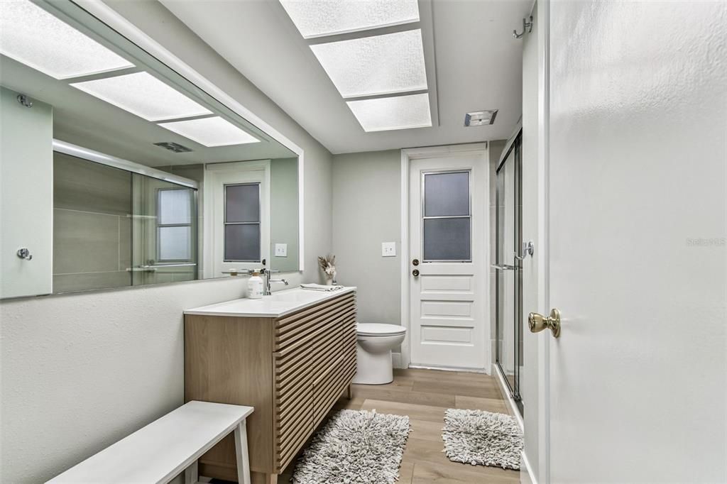 En Venta: $634,000 (4 camas, 2 baños, 1985 Pies cuadrados)