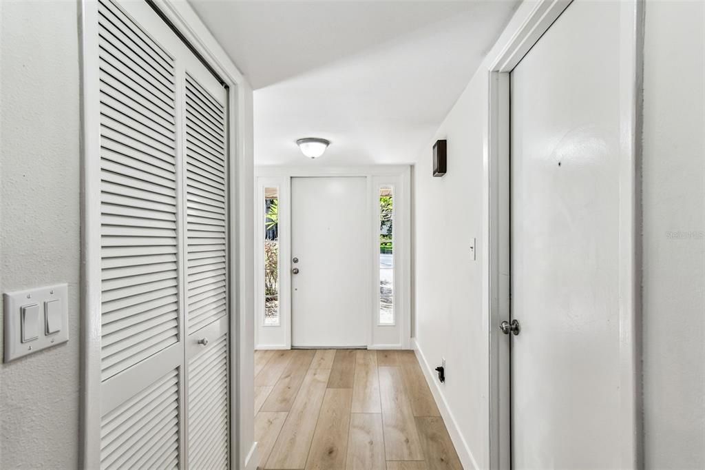 En Venta: $634,000 (4 camas, 2 baños, 1985 Pies cuadrados)