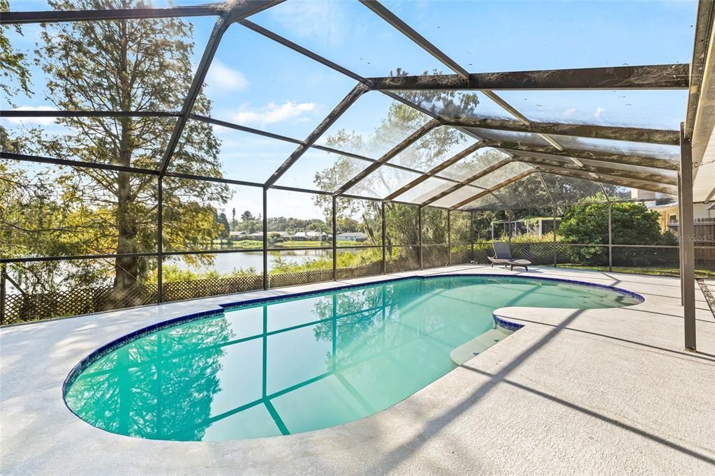 Activo con contrato: $359,900 (3 camas, 2 baños, 1244 Pies cuadrados)