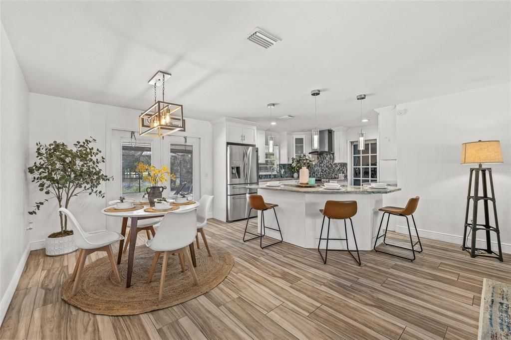 Activo con contrato: $359,900 (3 camas, 2 baños, 1244 Pies cuadrados)