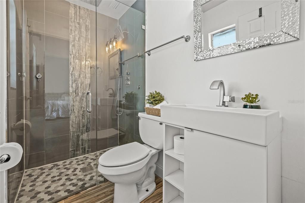 Activo con contrato: $359,900 (3 camas, 2 baños, 1244 Pies cuadrados)