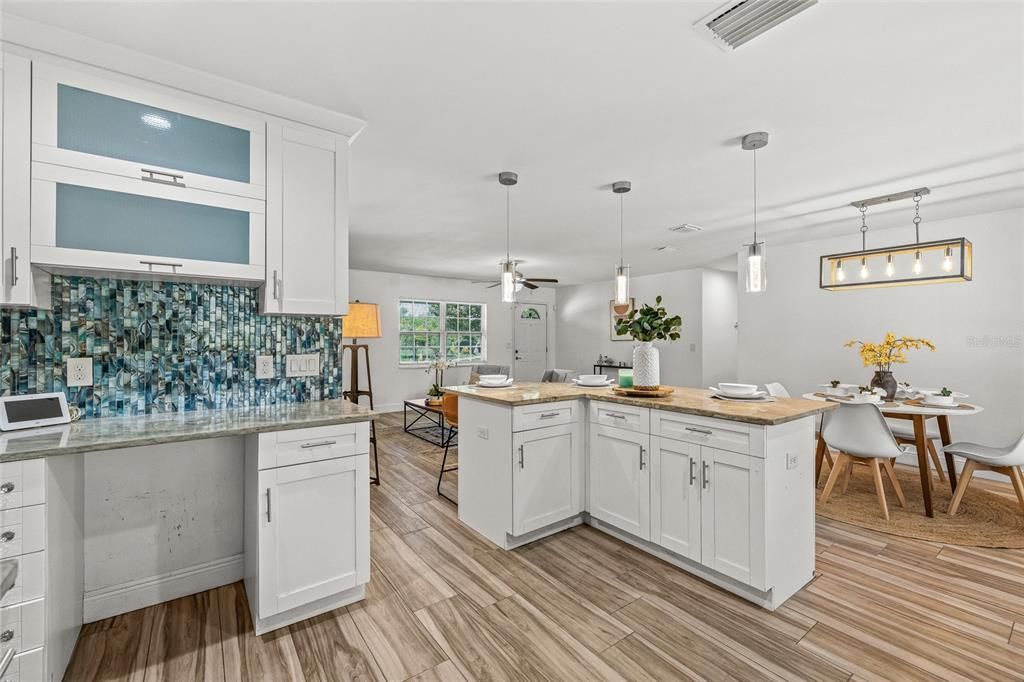 Activo con contrato: $359,900 (3 camas, 2 baños, 1244 Pies cuadrados)