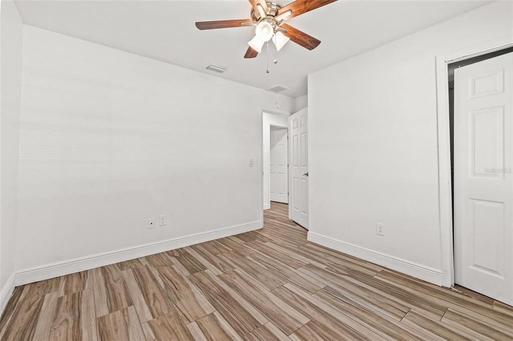 Activo con contrato: $359,900 (3 camas, 2 baños, 1244 Pies cuadrados)