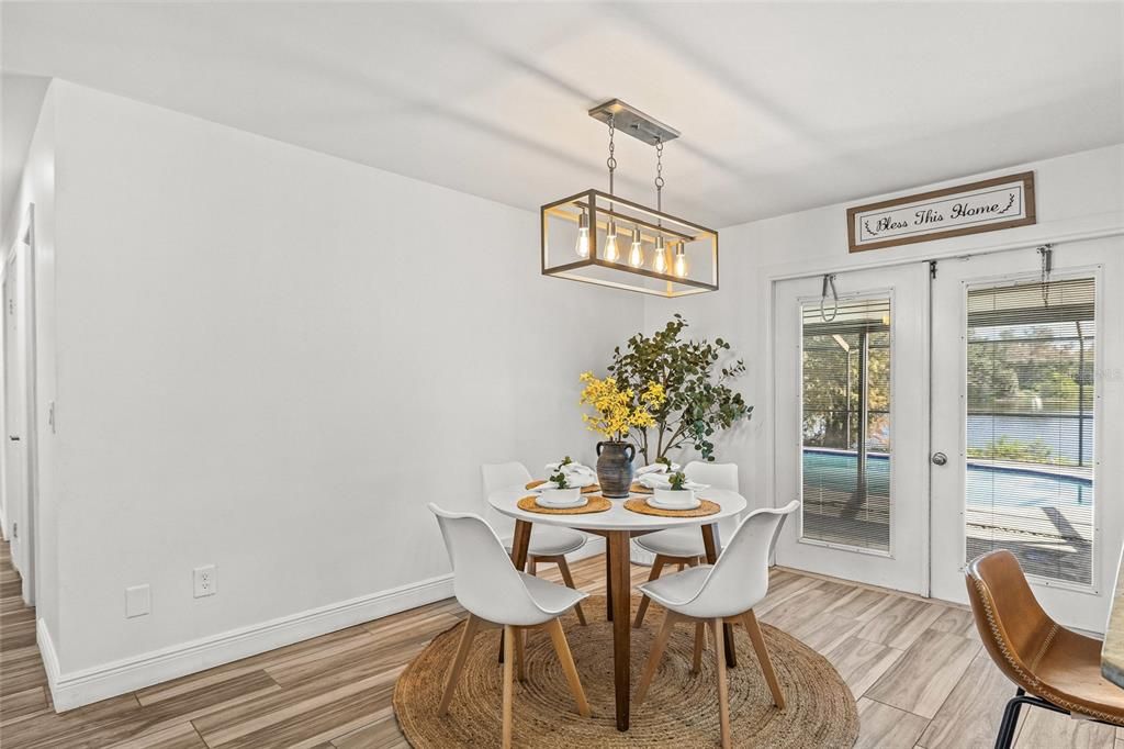 Activo con contrato: $359,900 (3 camas, 2 baños, 1244 Pies cuadrados)