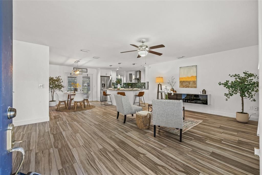 Activo con contrato: $359,900 (3 camas, 2 baños, 1244 Pies cuadrados)