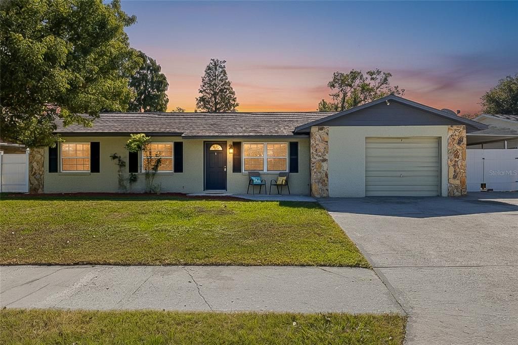 Activo con contrato: $359,900 (3 camas, 2 baños, 1244 Pies cuadrados)