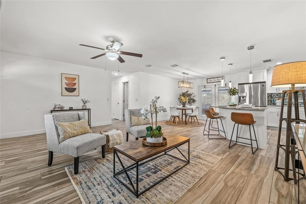 Activo con contrato: $359,900 (3 camas, 2 baños, 1244 Pies cuadrados)