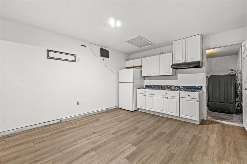 Activo con contrato: $359,900 (3 camas, 2 baños, 1244 Pies cuadrados)