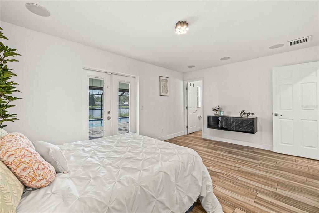 Activo con contrato: $359,900 (3 camas, 2 baños, 1244 Pies cuadrados)