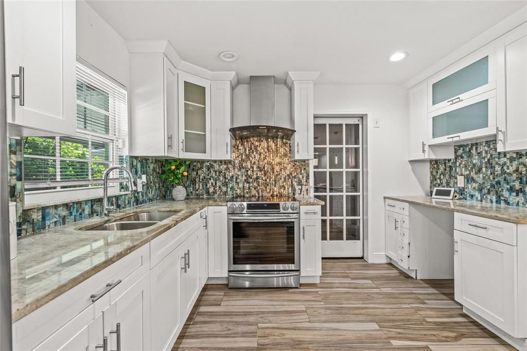 Activo con contrato: $359,900 (3 camas, 2 baños, 1244 Pies cuadrados)