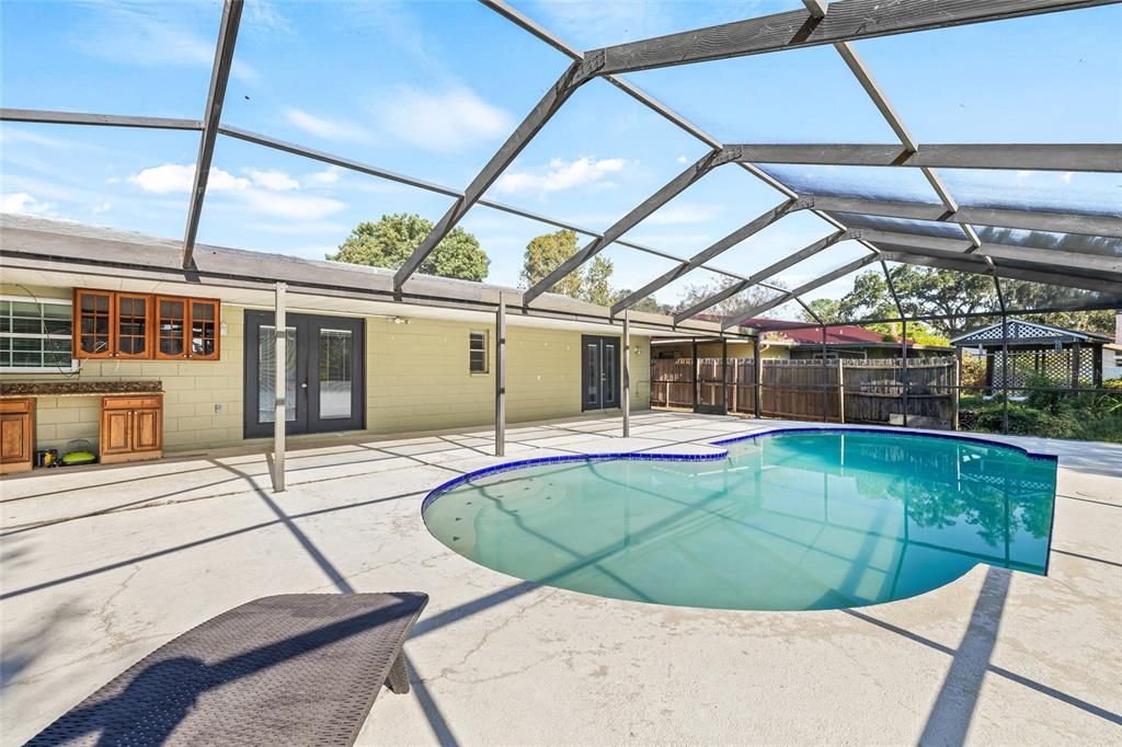 Activo con contrato: $359,900 (3 camas, 2 baños, 1244 Pies cuadrados)