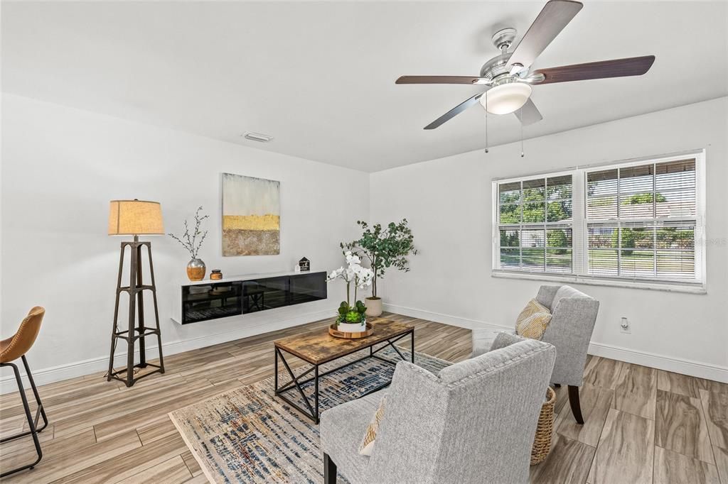 Activo con contrato: $359,900 (3 camas, 2 baños, 1244 Pies cuadrados)