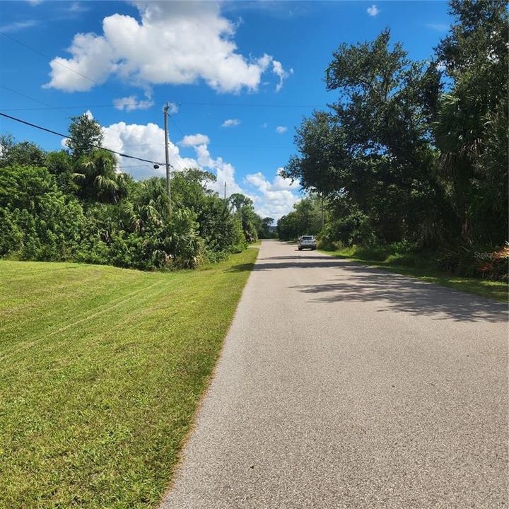 На продажу: $98,900 (0.23 acres)