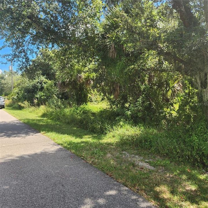 На продажу: $98,900 (0.23 acres)