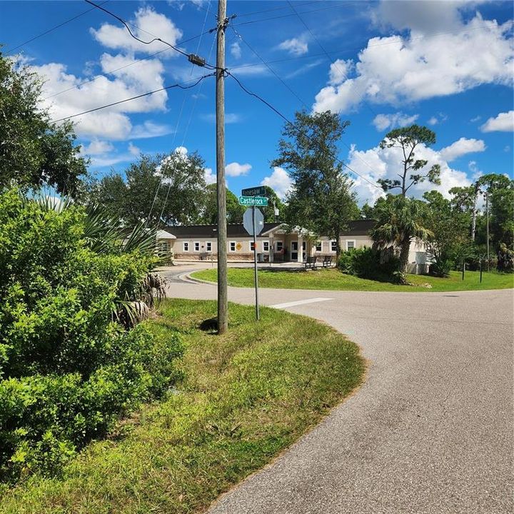 На продажу: $98,900 (0.23 acres)