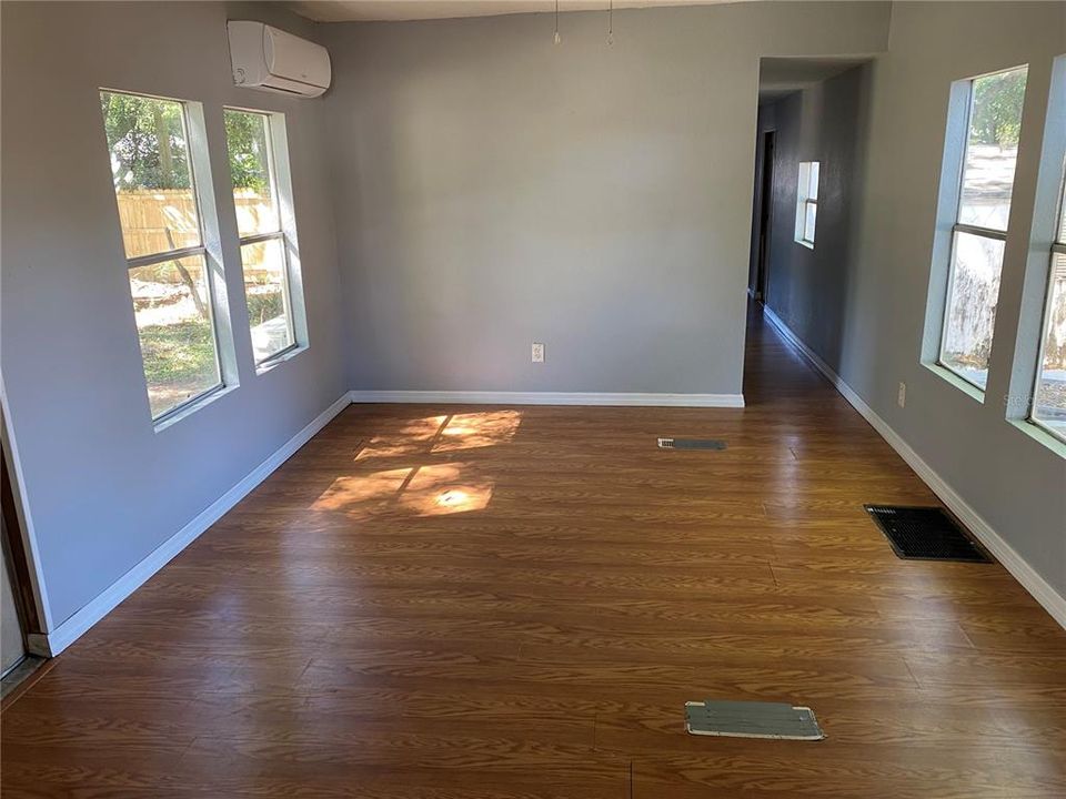 待售: $90,000 (2 贝兹, 1 浴室, 672 平方英尺)