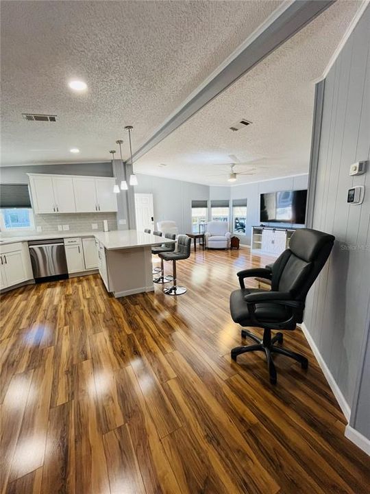 En Venta: $325,000 (2 camas, 2 baños, 1092 Pies cuadrados)