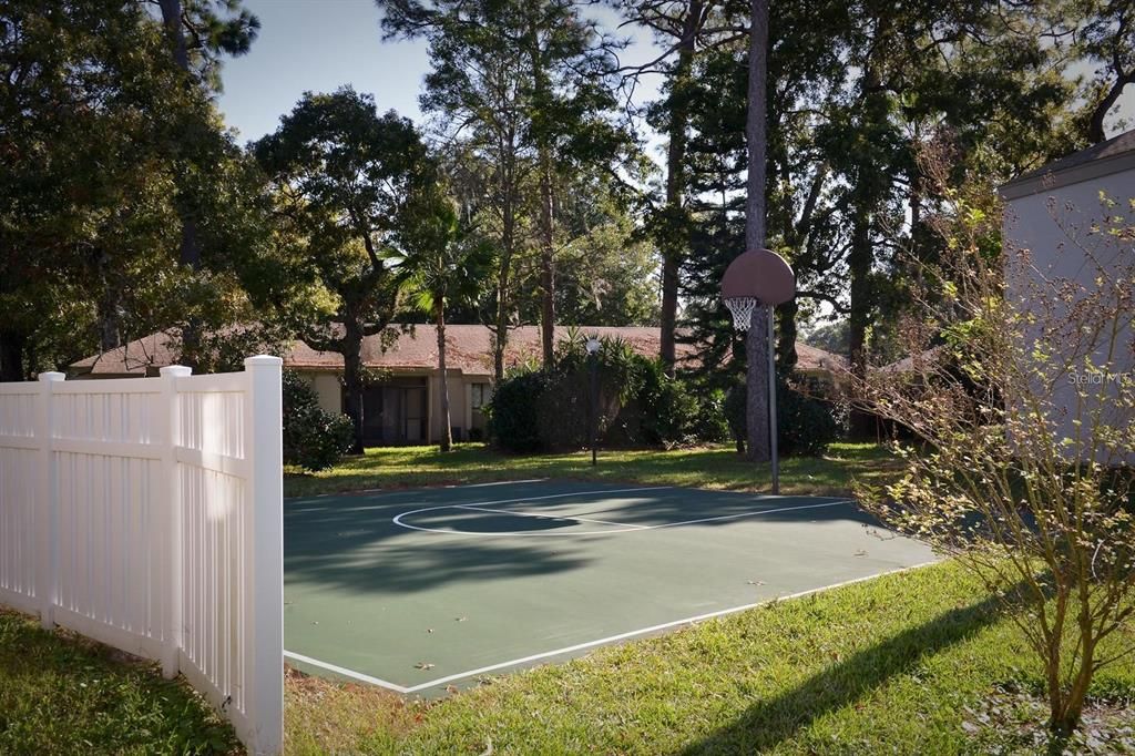 For Sale: $100,000 (1 beds, 1 baths, 768 Square Feet)