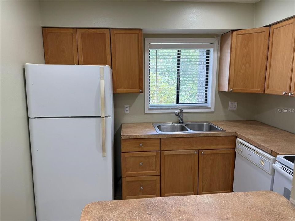 For Sale: $100,000 (1 beds, 1 baths, 768 Square Feet)