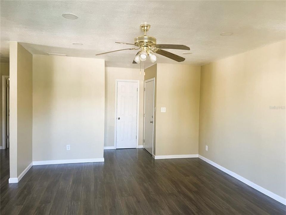 For Sale: $100,000 (1 beds, 1 baths, 768 Square Feet)