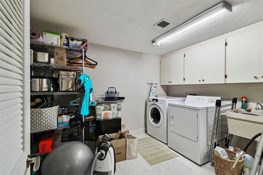 For Sale: $729,900 (2 beds, 2 baths, 1715 Square Feet)