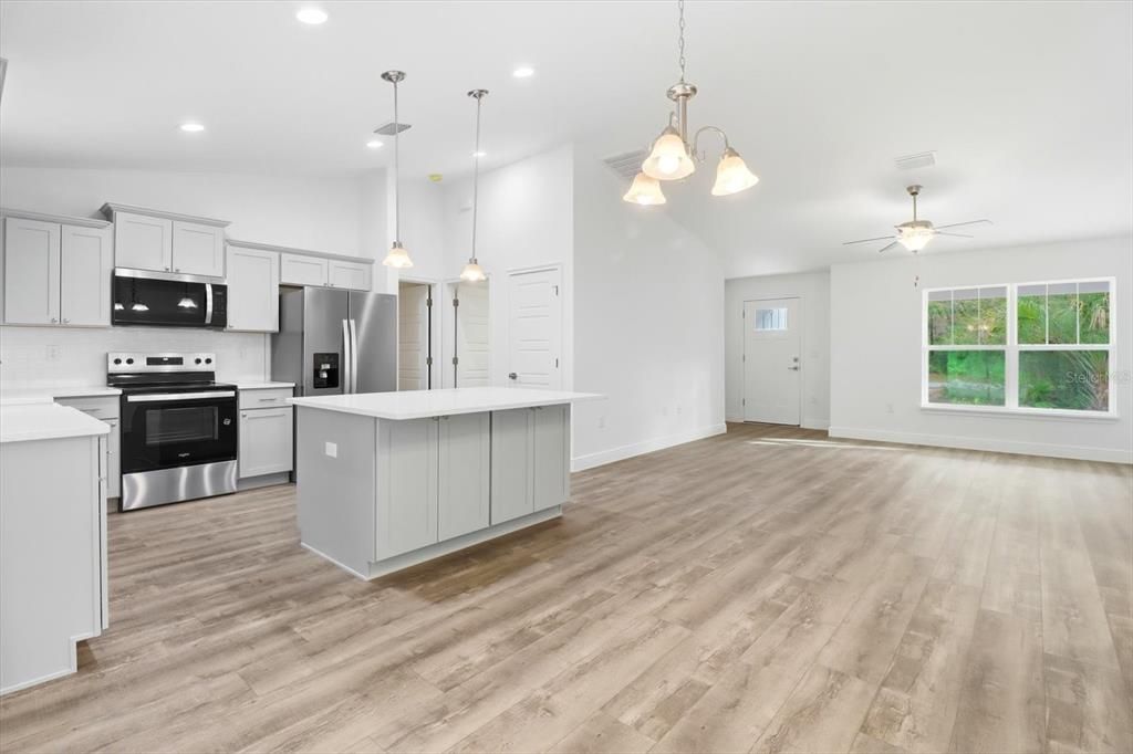 For Sale: $389,900 (3 beds, 2 baths, 1454 Square Feet)