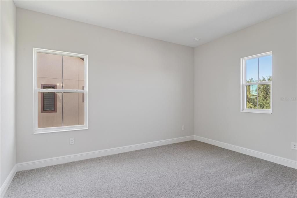 合同活跃: $889,990 (4 贝兹, 4 浴室, 3830 平方英尺)