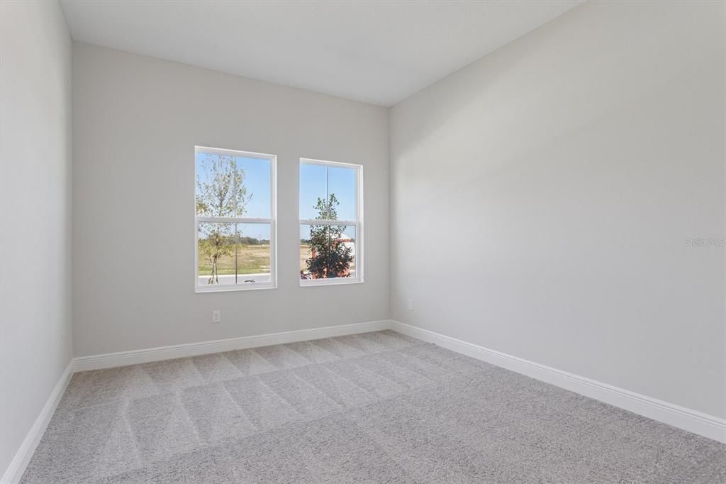 合同活跃: $889,990 (4 贝兹, 4 浴室, 3830 平方英尺)