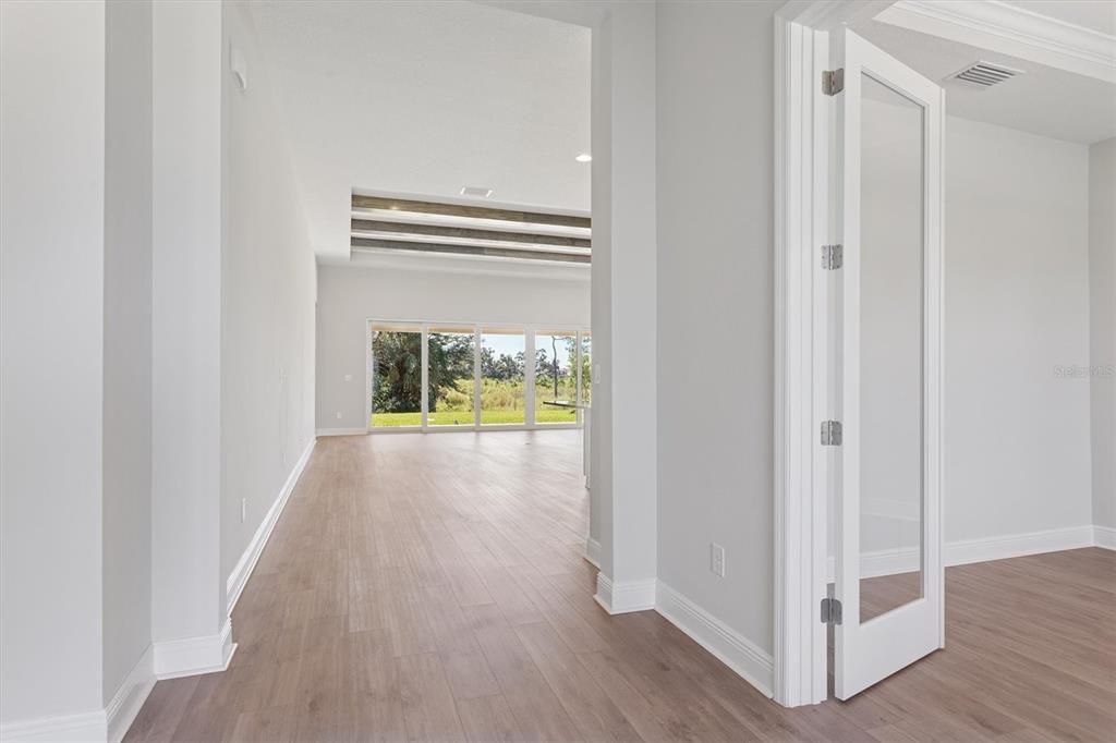 合同活跃: $889,990 (4 贝兹, 4 浴室, 3830 平方英尺)