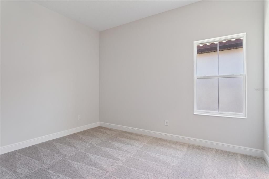 合同活跃: $889,990 (4 贝兹, 4 浴室, 3830 平方英尺)