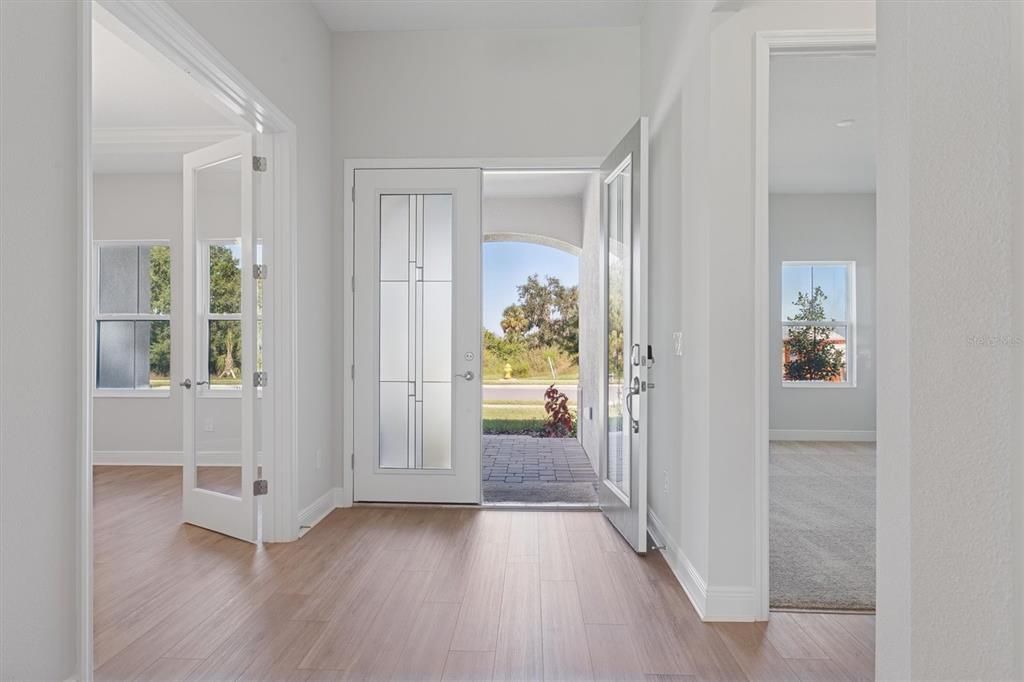 合同活跃: $889,990 (4 贝兹, 4 浴室, 3830 平方英尺)