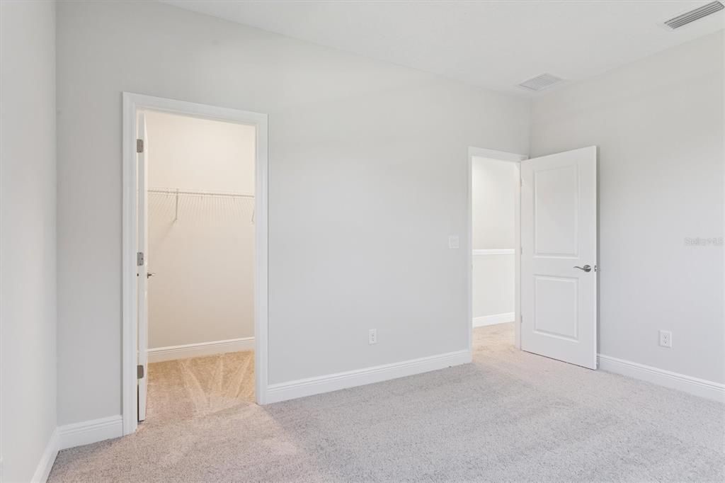 合同活跃: $889,990 (4 贝兹, 4 浴室, 3830 平方英尺)