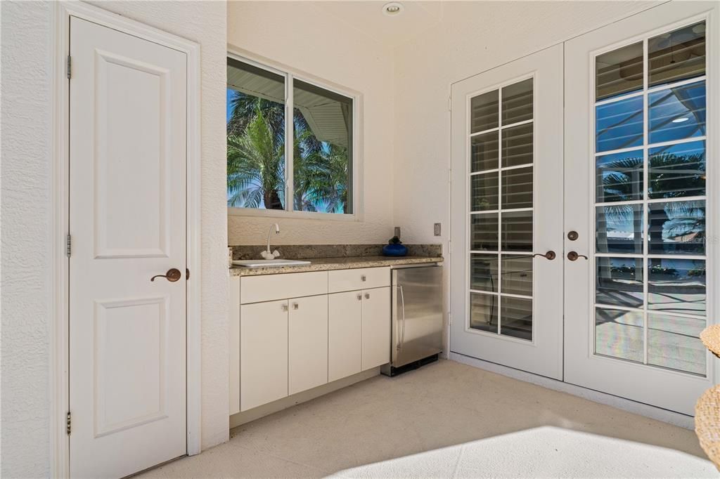 Под контрактом: $1,290,000 (3 спален, 2 ванн, 2765 Квадратных фут)