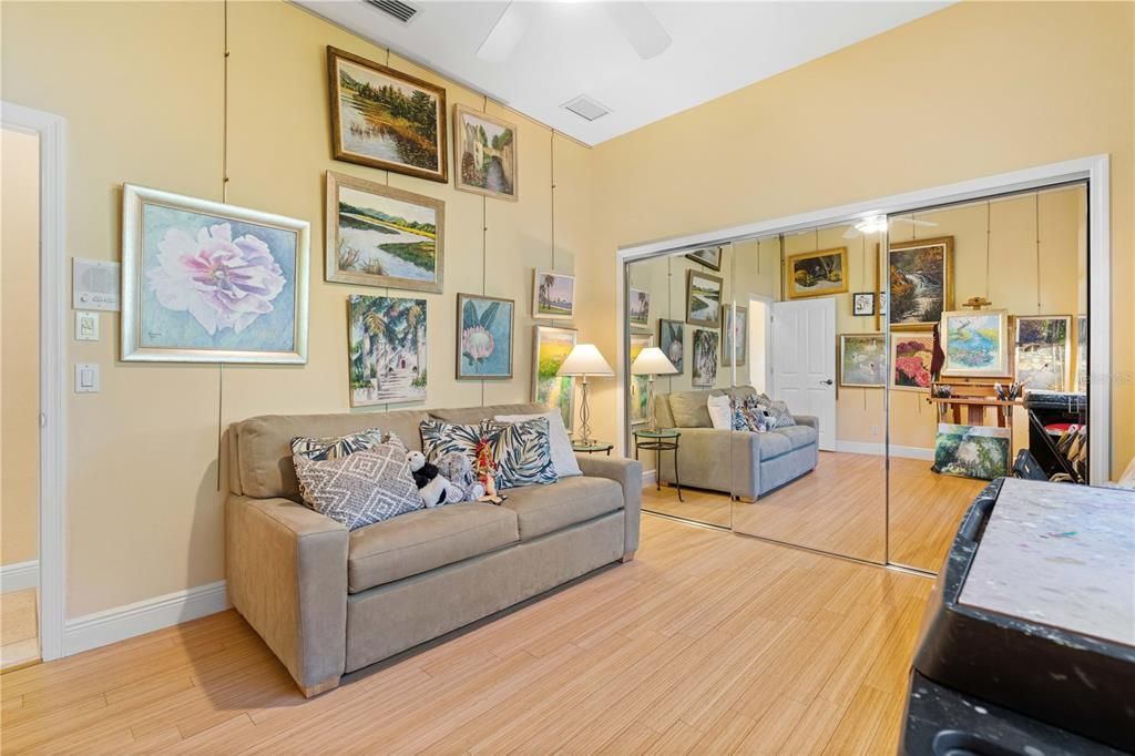 Под контрактом: $1,290,000 (3 спален, 2 ванн, 2765 Квадратных фут)