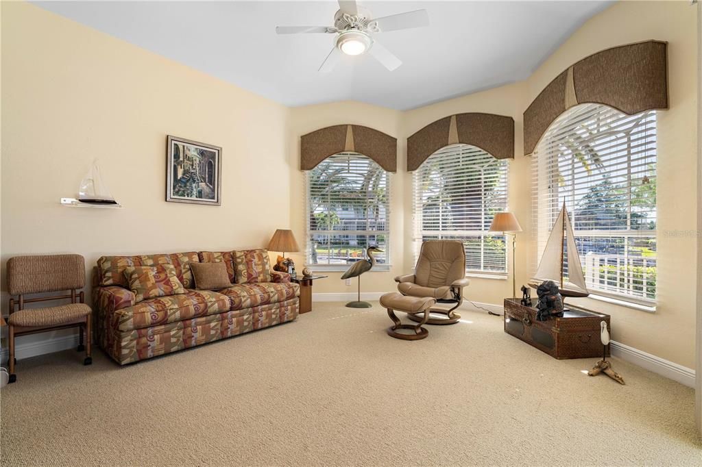 Под контрактом: $1,290,000 (3 спален, 2 ванн, 2765 Квадратных фут)