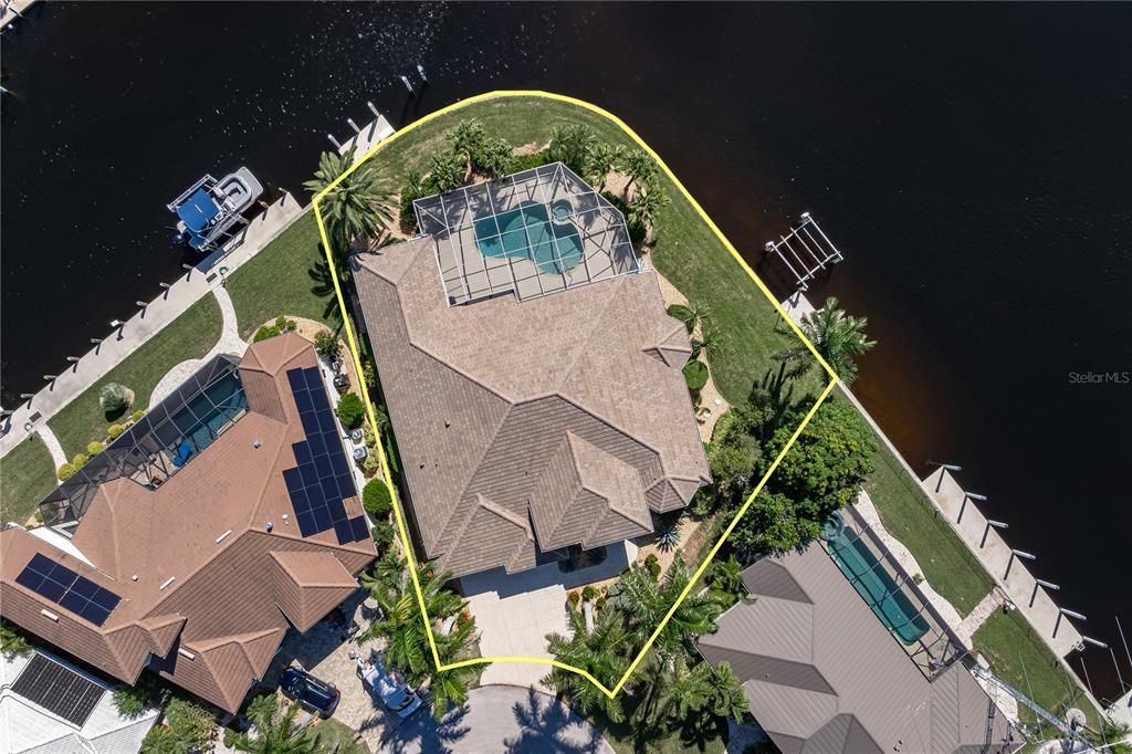 Под контрактом: $1,290,000 (3 спален, 2 ванн, 2765 Квадратных фут)