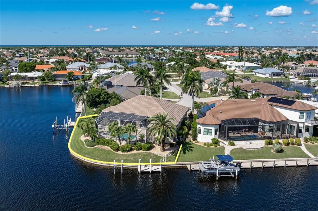 Под контрактом: $1,290,000 (3 спален, 2 ванн, 2765 Квадратных фут)