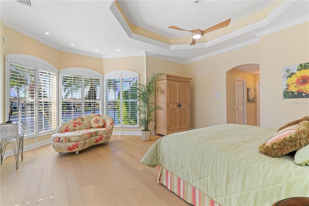 Под контрактом: $1,290,000 (3 спален, 2 ванн, 2765 Квадратных фут)