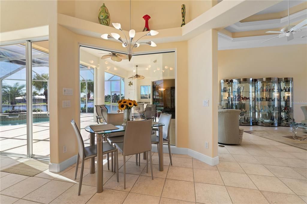 Под контрактом: $1,290,000 (3 спален, 2 ванн, 2765 Квадратных фут)