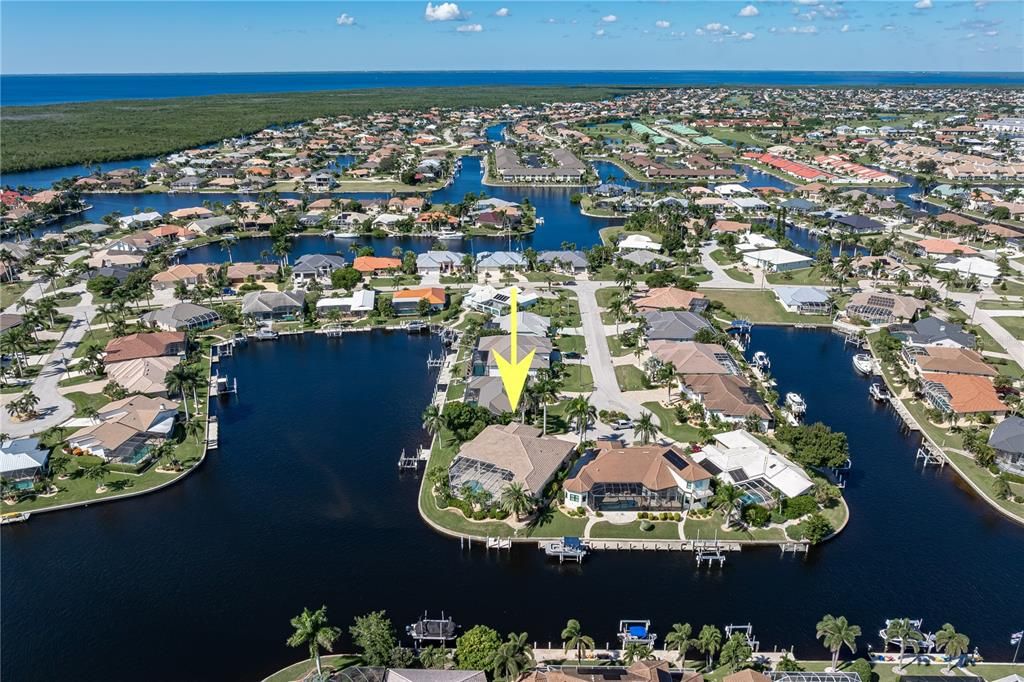 Под контрактом: $1,290,000 (3 спален, 2 ванн, 2765 Квадратных фут)