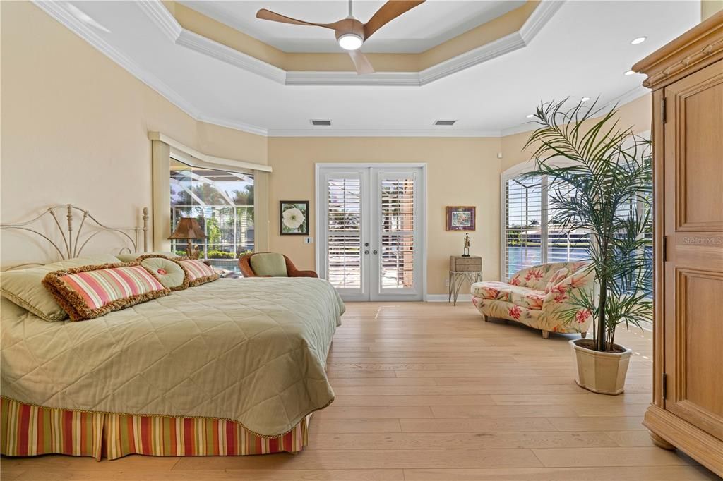 Под контрактом: $1,290,000 (3 спален, 2 ванн, 2765 Квадратных фут)