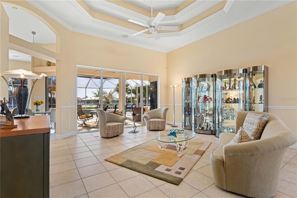 Под контрактом: $1,290,000 (3 спален, 2 ванн, 2765 Квадратных фут)