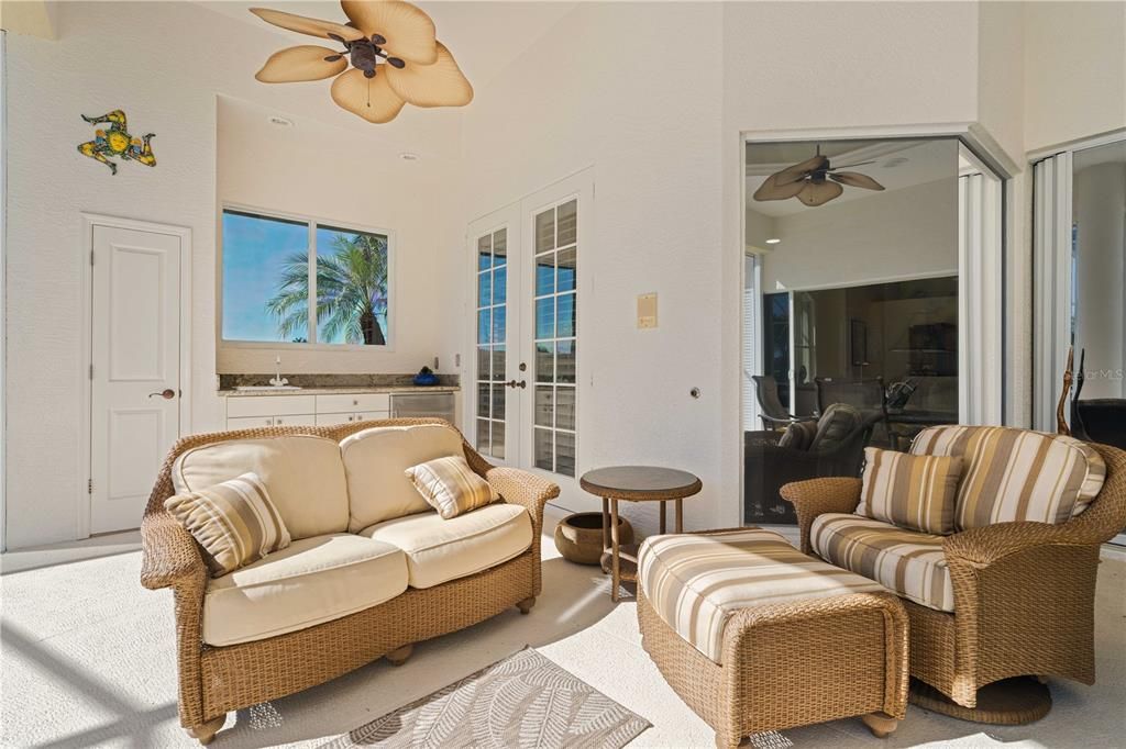 Под контрактом: $1,290,000 (3 спален, 2 ванн, 2765 Квадратных фут)